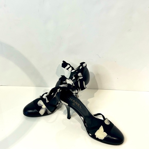 CHANEL Shoes - Chanel pumps